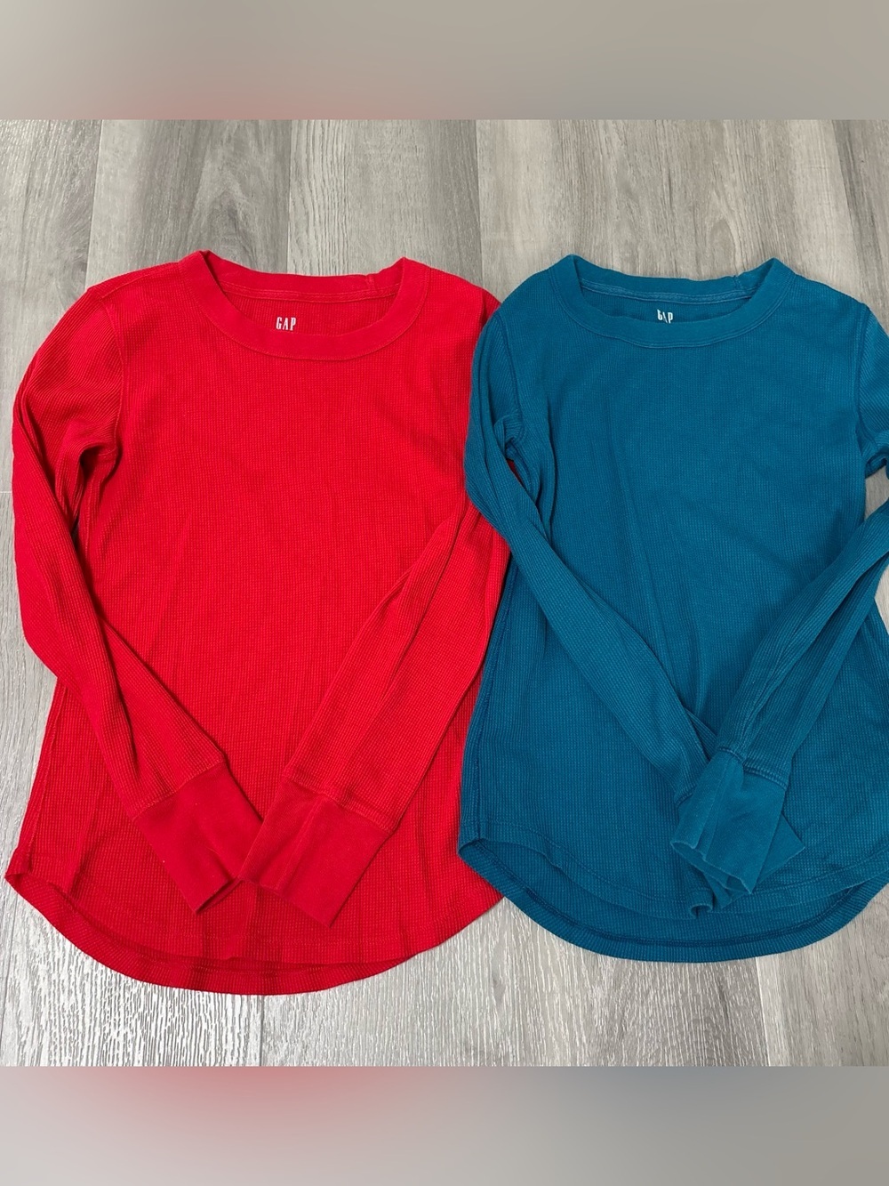 Bundle of 2 GAP Long Sleeve Layering Thermal Tops Waffle Knit Red & Blue Small